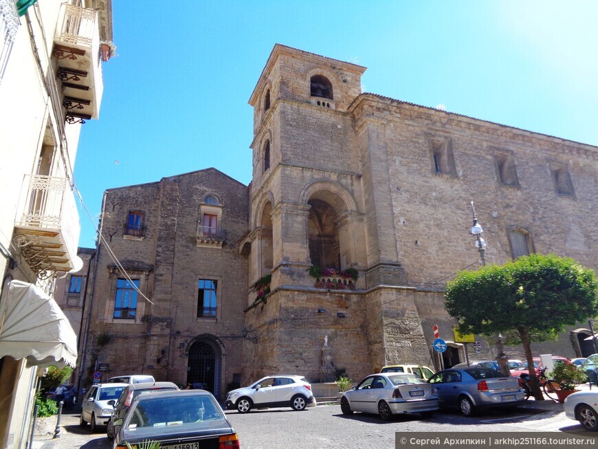 Фонтан «Похищение Прозерпины» в Энне в центре Сицилии