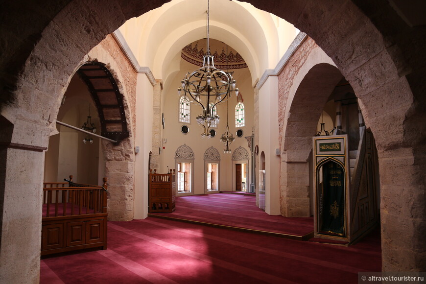 Главная часть церкви, переделанная в мечеть.

