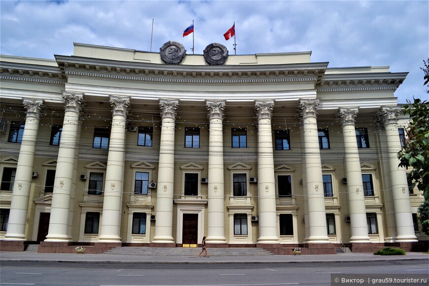 Июльская прогулка по Волгограду. Часть 2.  Начало проспекта Ленина