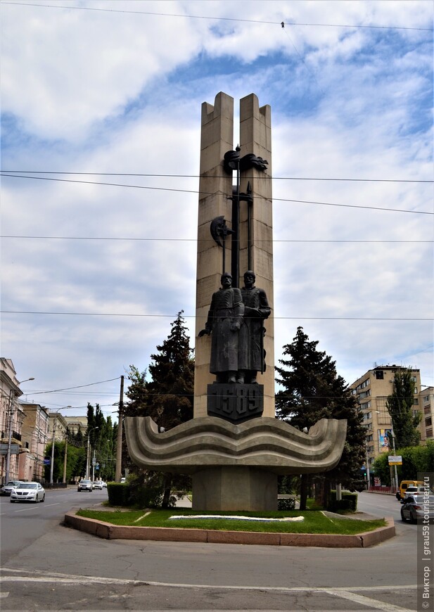 Июльская прогулка по Волгограду. Часть 2.  Начало проспекта Ленина