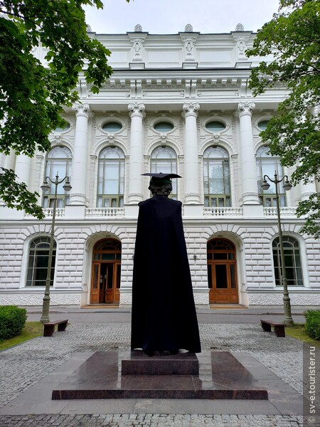 В Петербурге Год Петра. Куклы, рисунки, граффити и т.п.