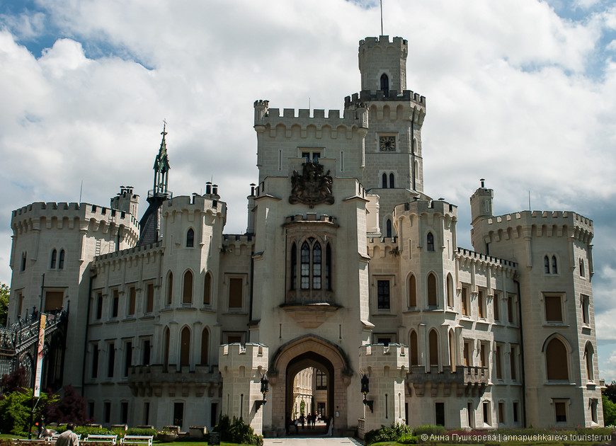 Роскошный и романтический замок Глубока-над-Влтавой. Чехия