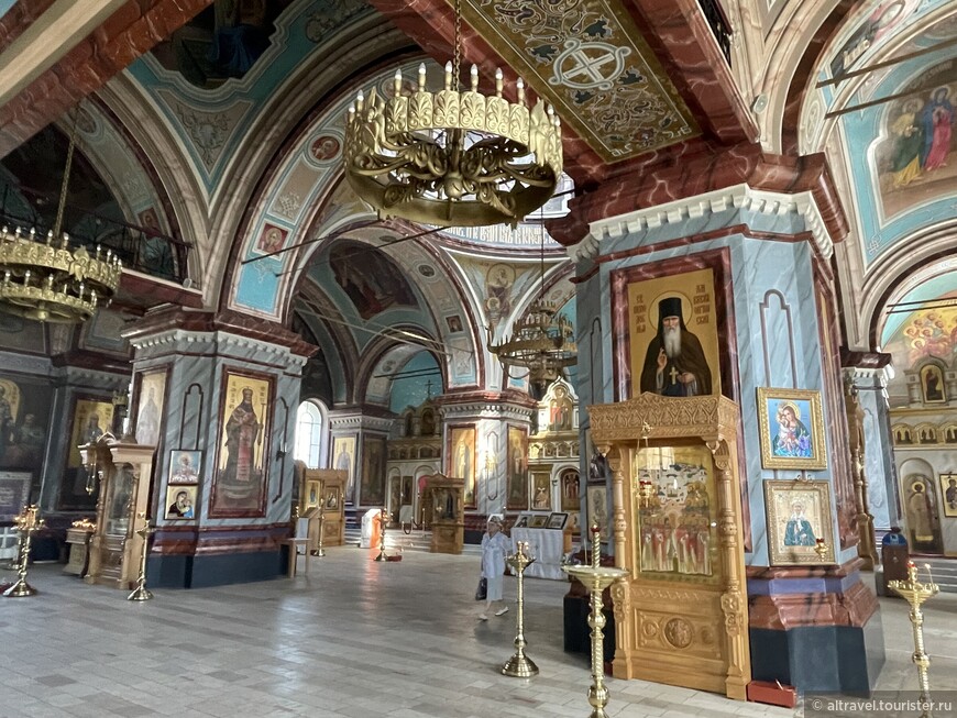 Интерьер Иоанно-Предтеченского собора.

