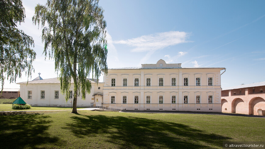 Единственная сохранившаяся гражданская постройка кремля, ныне музей (фото с сайта музея).

