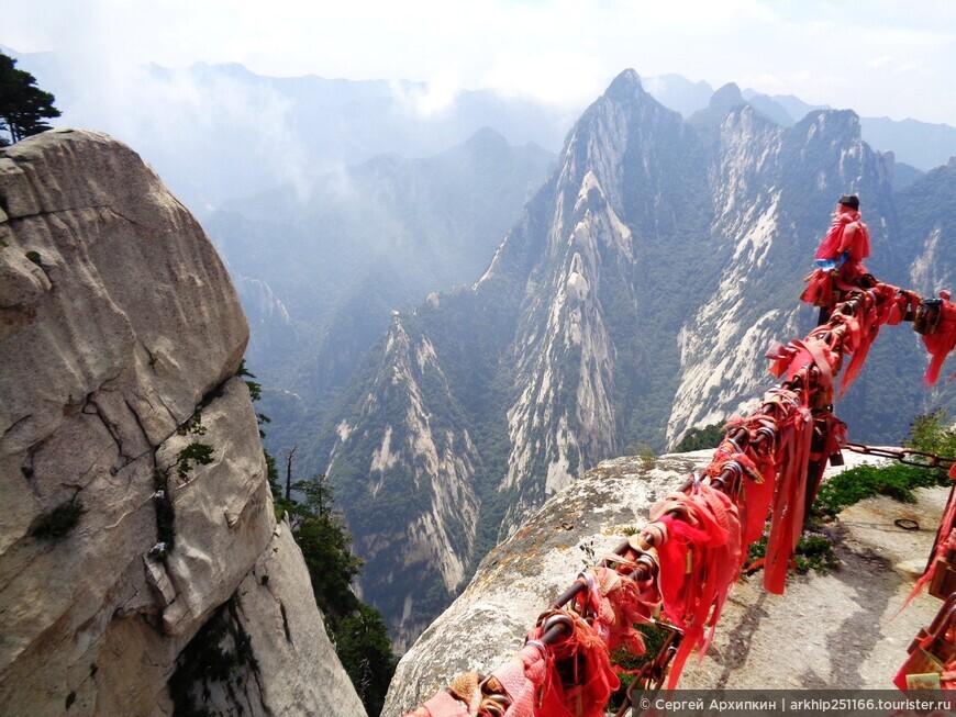 Северная Канатная дорога в священных горах Хуашань в Китае