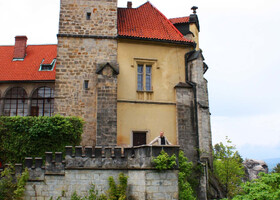 Замок Груба Скала