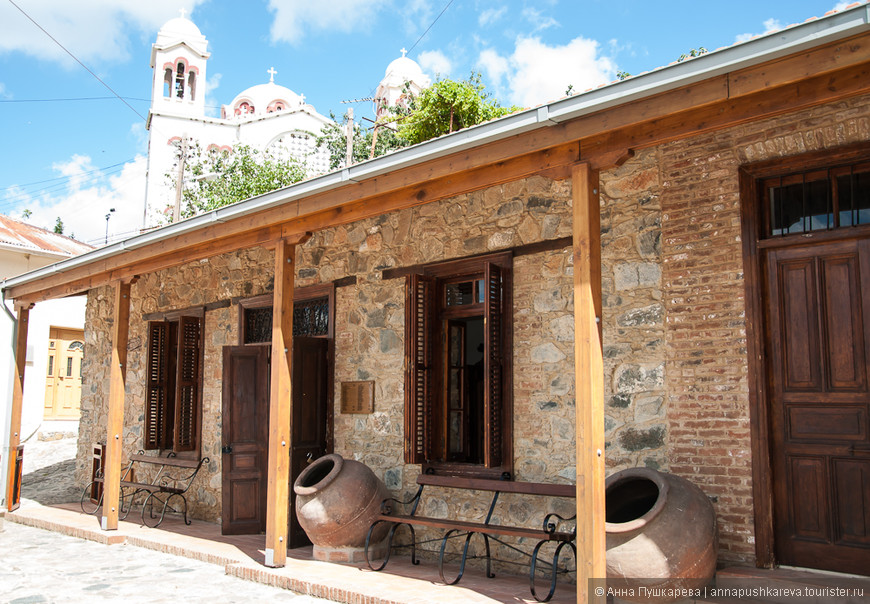 Деревенские церкви, черешня и виноград - все это солнечный Кипр