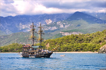 С начала года курорты Турции посетили около 1 млн туристов из РФ 