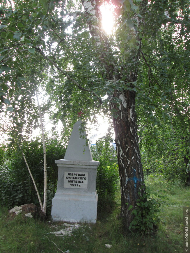 Интересное кладбище с памятниками событиям XIX-XX веков 