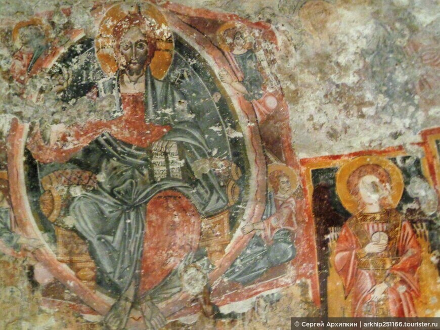 Церковь Сан-Николо Инфериоре с византийскими фресками в Модике на Сицилии