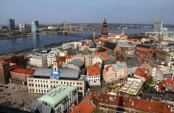 Латвия приостановила выдачу виз россиянам