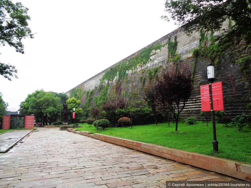 Средневековая городская стена 14 века в Нанкине — самая длинная в Мире