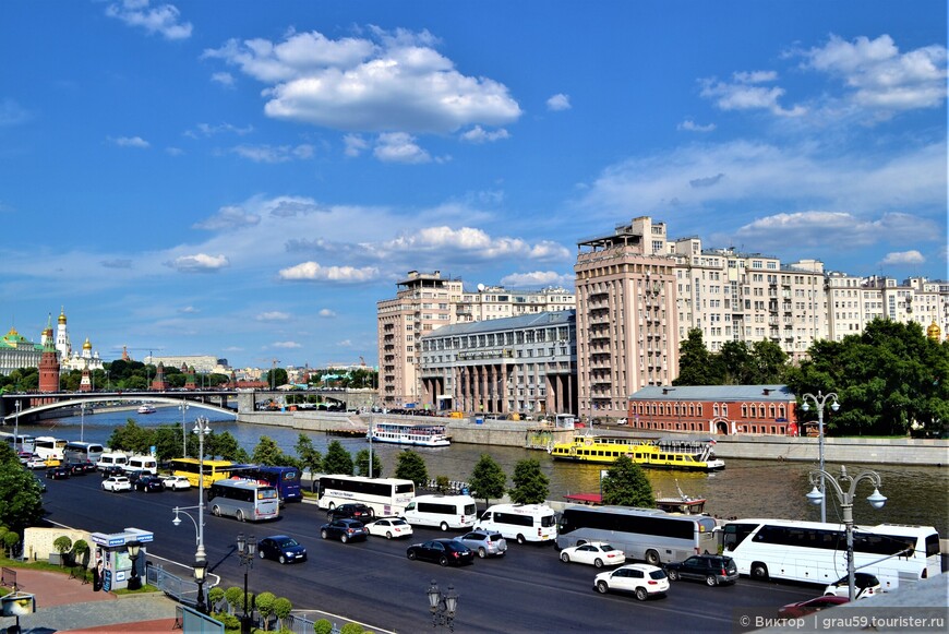 Прогулки по Москве.От Храма Христа Спасителя через  Патриарший мост и далее по набережным Болотного острова