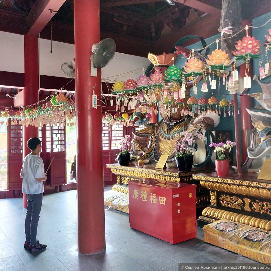 Буддисткий храм Цзимин с прекрасной пагодой в Нанкине в Китае