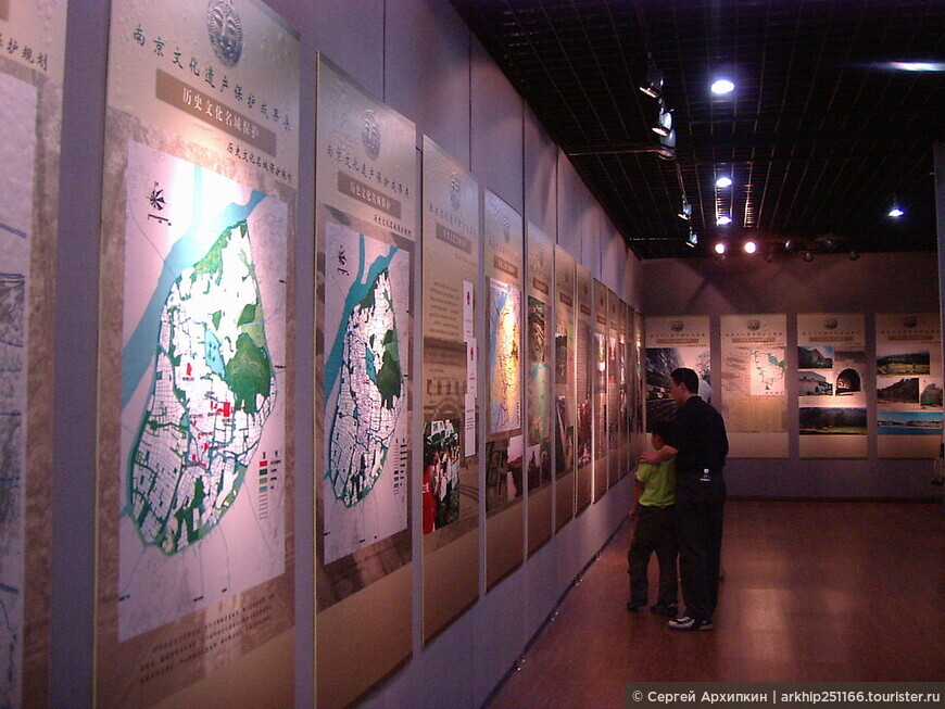 Исторический музей в Нанкине — один из крупнейших в Китае
