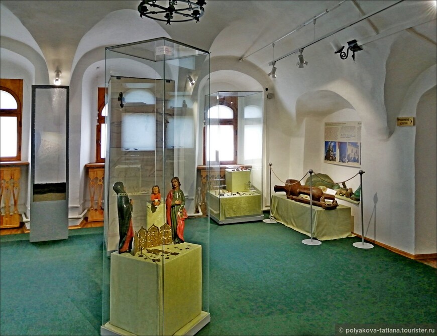 Археологическая экспозиция в каменных палатах