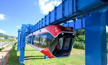 В Китае запускают первый в мире «небесный» поезд (ВИДЕО)