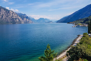 Крупнейшее озеро Италии обмелело до рекордного уровня