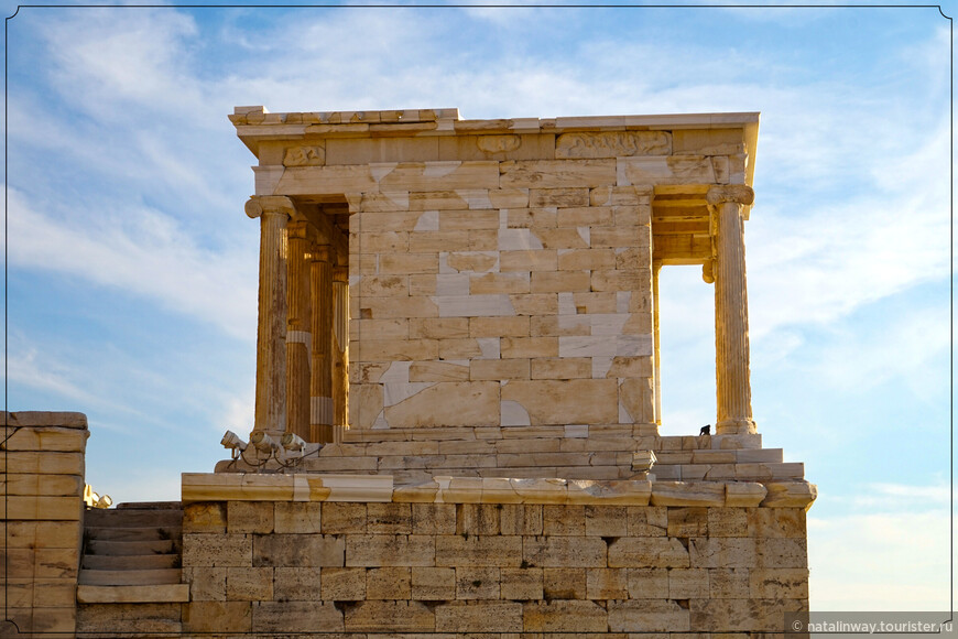 Храм богини победы Ники Аптерос, построенный по проекту Калликрата