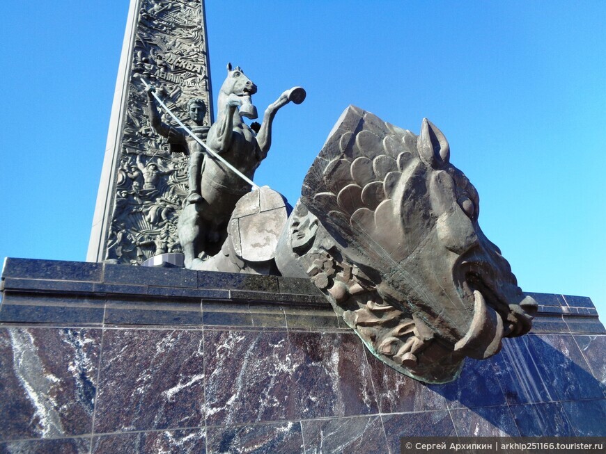 Самый высокий памятник России — монумент Победы на Поклонной горе в Москве