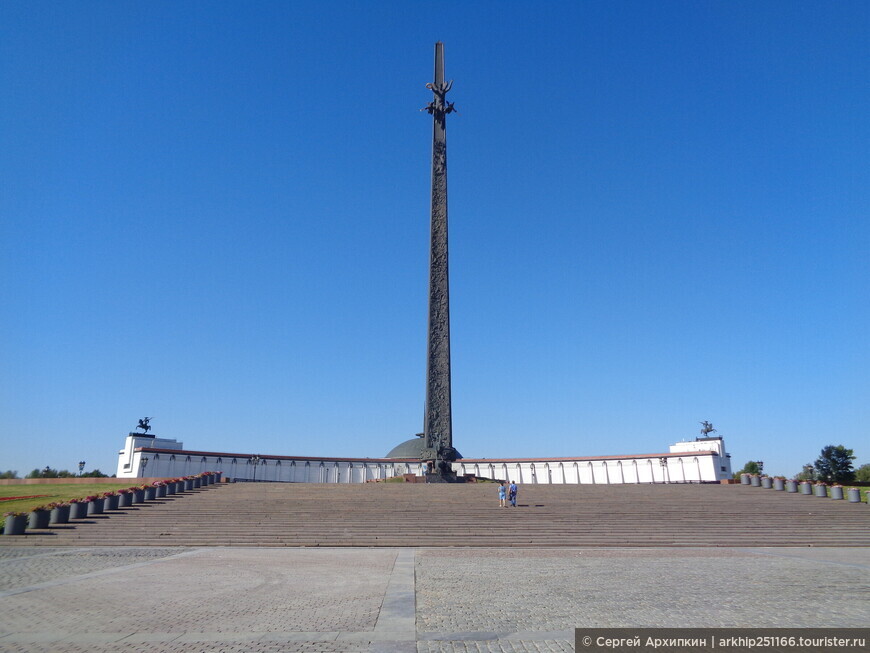 Самый высокий памятник России — монумент Победы на Поклонной горе в Москве