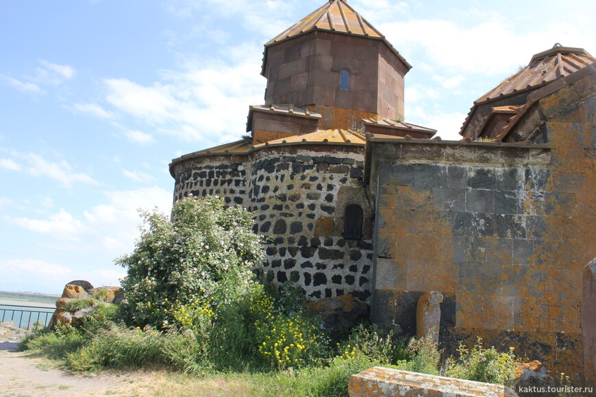 Монастырь Айраванк на берегу Севана