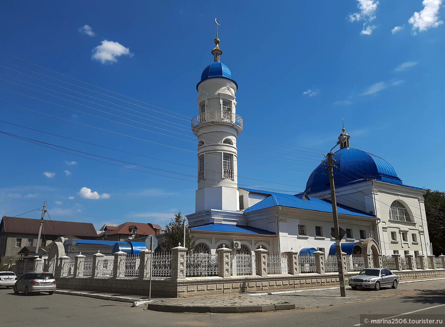 Белая мечеть 1810 года постройки (самая старейшая в городе)