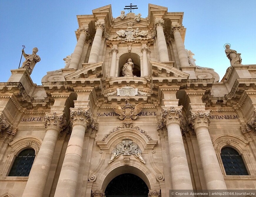 Кафедральный собор Сиракузы — от античных греческих колонн до сицилийского барокко — объект Всемирного наследия ЮНЕСКО