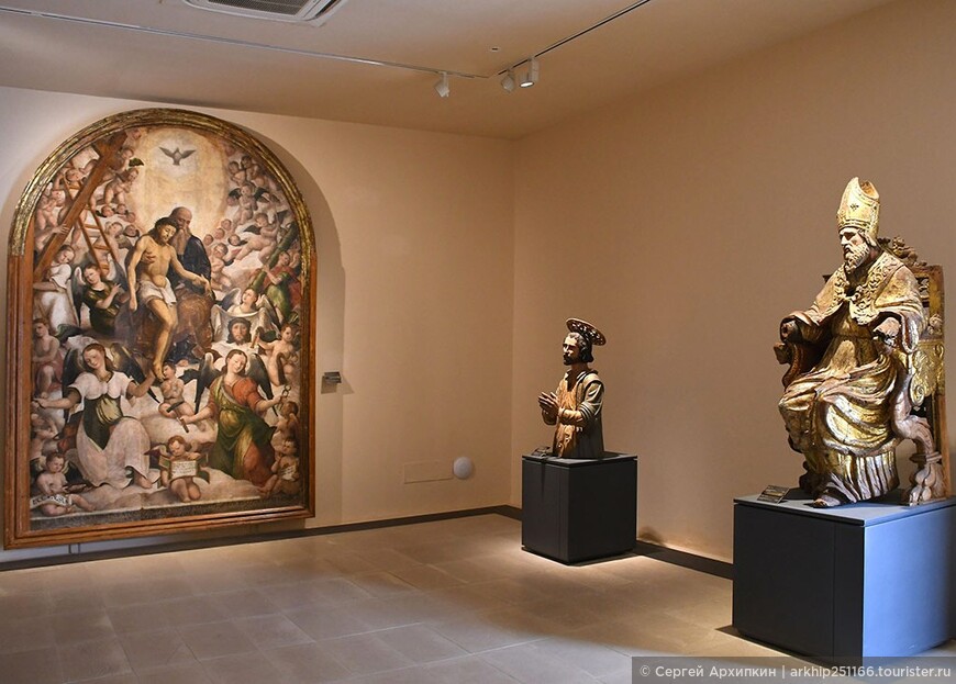 Региональная галерея в палаццо 13 века Белломо в Сиракузах на Сицилии