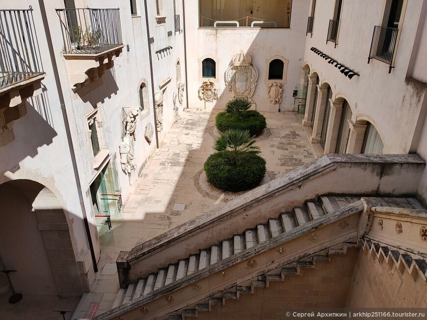 Региональная галерея в палаццо 13 века Белломо в Сиракузах на Сицилии