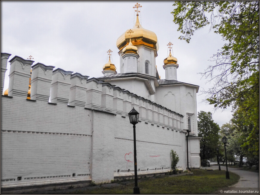 Свято-Троицкий мужской монастырь-первый каменный монастырь в Сибири