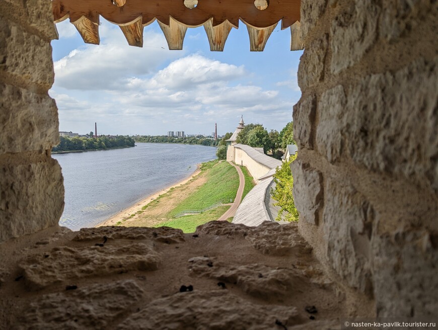 Стена между Варлаамовской и Высокой башнями