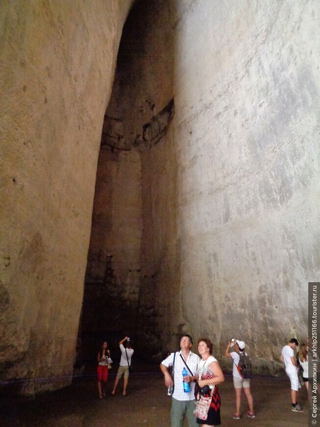 Ухо Дионисия — самая известная из пещер в Сиракузах на Сицилии