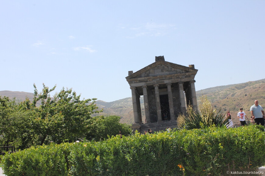 Языческий храм Гарни в Армении
