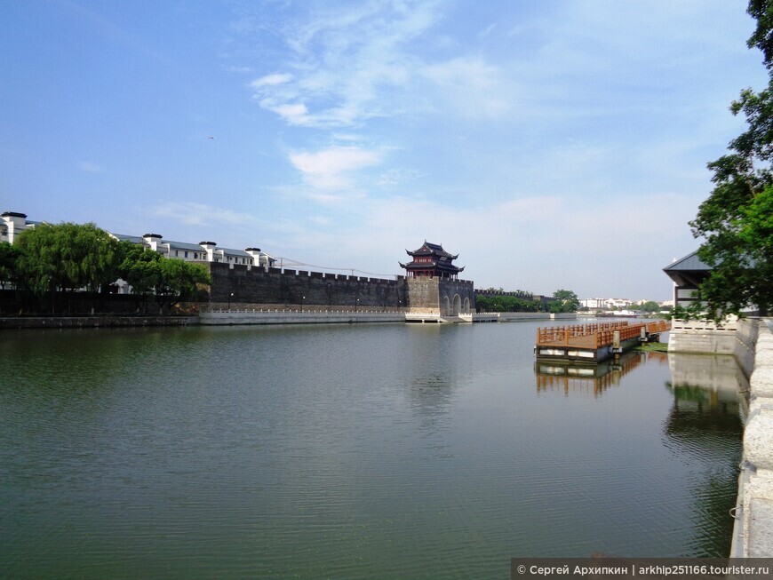 Крепостная стена 15 века в Сучжоу — столице средневековых китайских садов