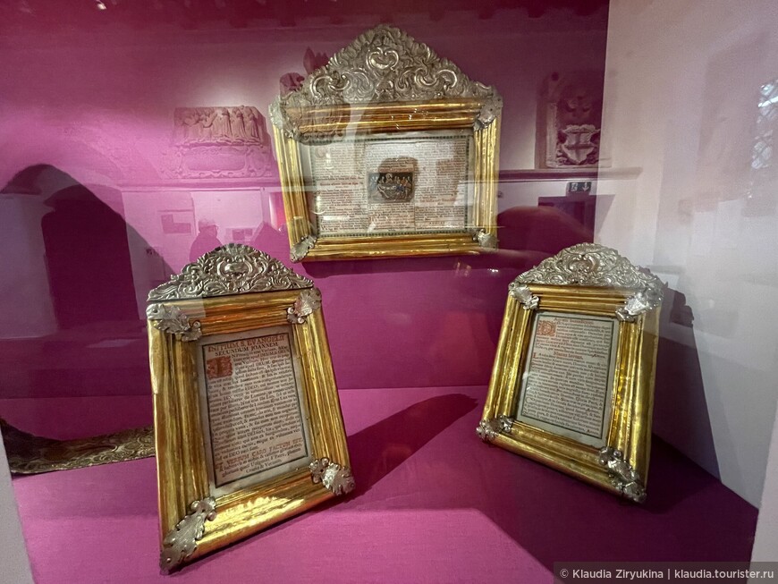 Канонические таблицы, 18 век. Использовались для чтения фиксированных текстов во время литургии. Таблички написаны на латыни. 