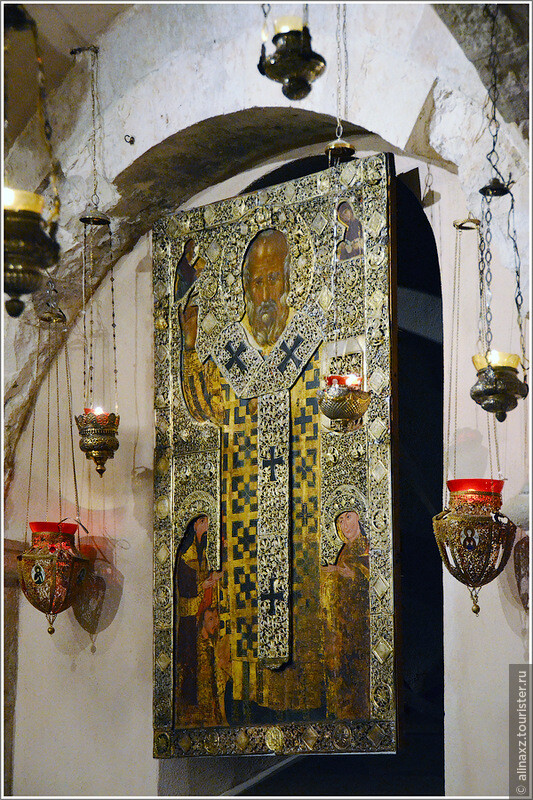 Крипта базилики св. Николая.