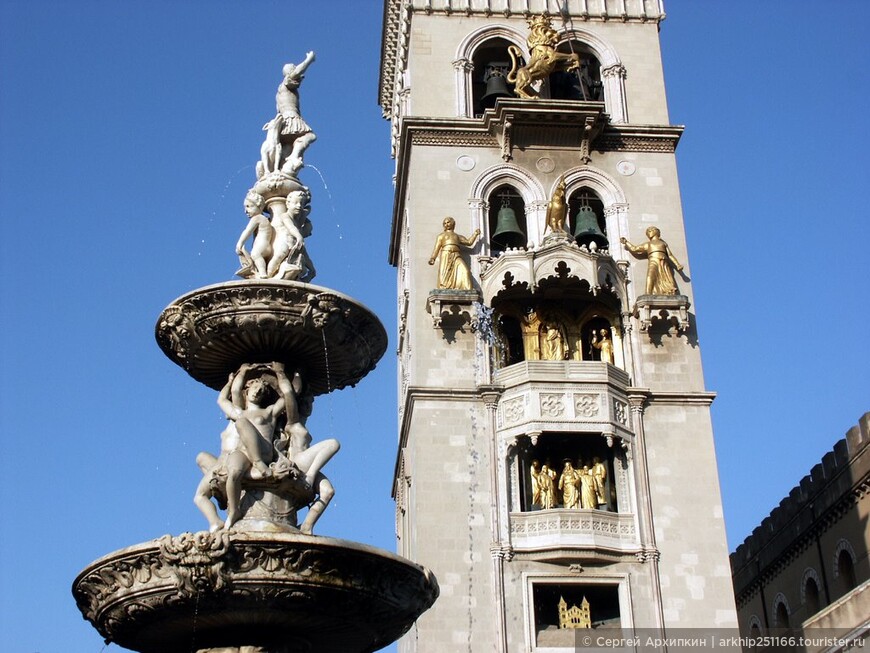 Колокольня Кафедрального собора в Мессине — со средневековым представлением и часами
