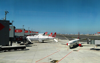 Turkish Airlines продлила полётную программу из Петербурга в Анталию