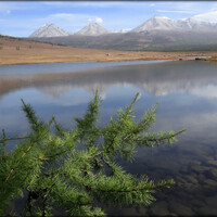 Окружают озеро Хубсугул хребты Восточных Саян и его жемчужина –  гора Мунку-Сардык