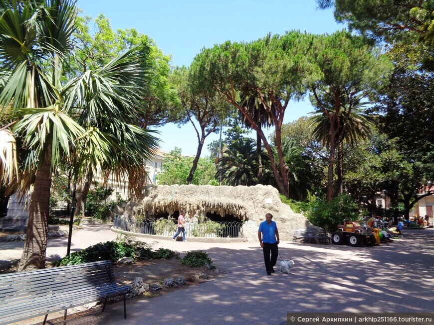 Вилла Маззини — городской парк в Мессине на Сицилии