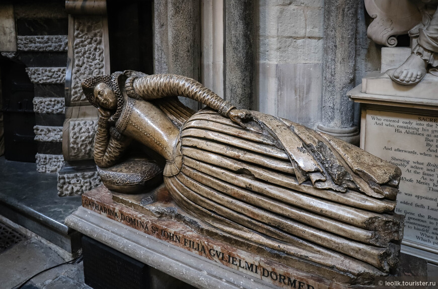 Часовня св.Михаила. Томб Кэтрин, леди Сент-Джон Блетсо, похоронена в Вестминстерском аббатстве в марте 1615 года.