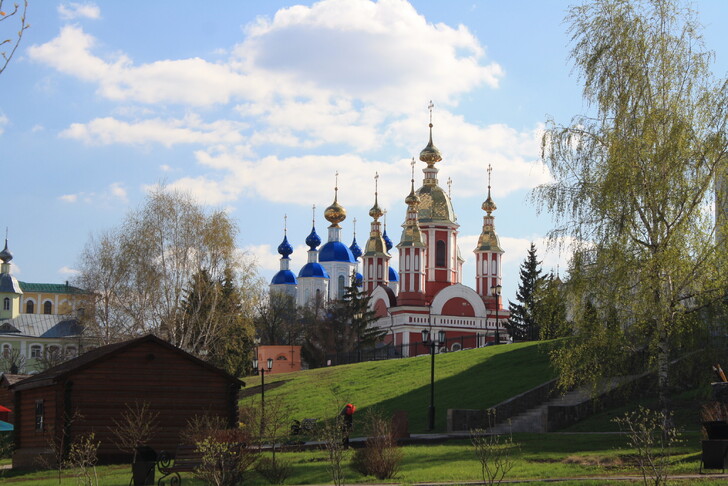 Храмы Казанского монастыря в Тамбове. Вид с набережной