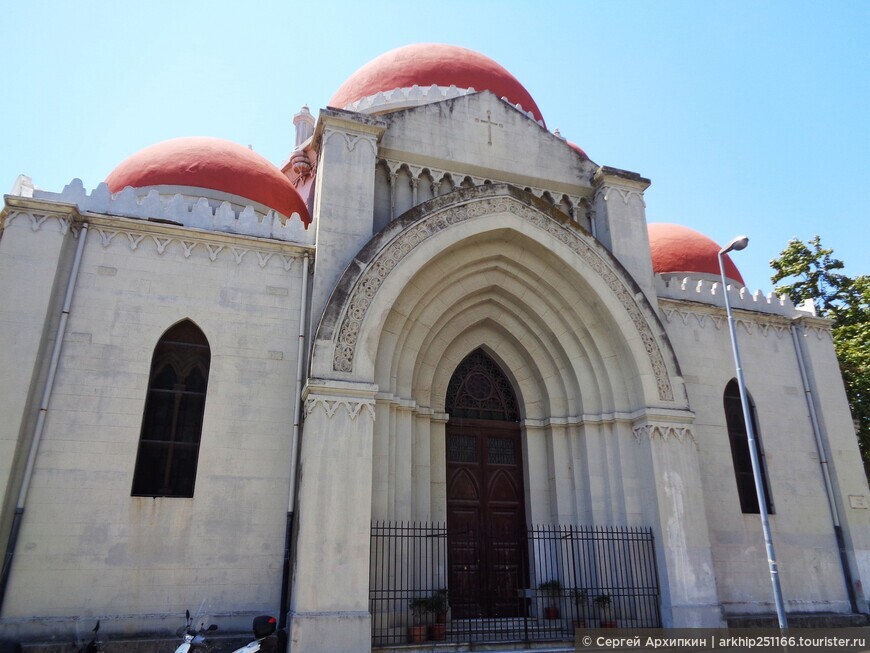 Церковь Сан-Джулиано в готическо-византийском стиле в Мессине на Сицилии