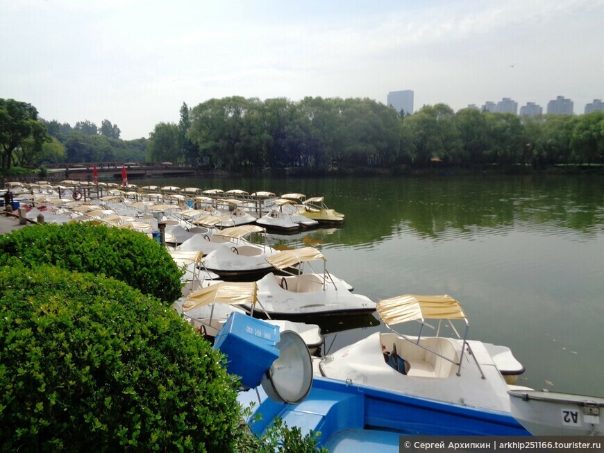 Парк Века — главный городской парк в 30-миллионном Шанхае