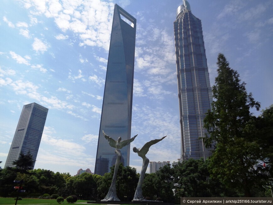Шанхайский Всемирный финансовый центр — или просто небоскреб «Открывашка» с самой высокой смотровой площадкой в Китае