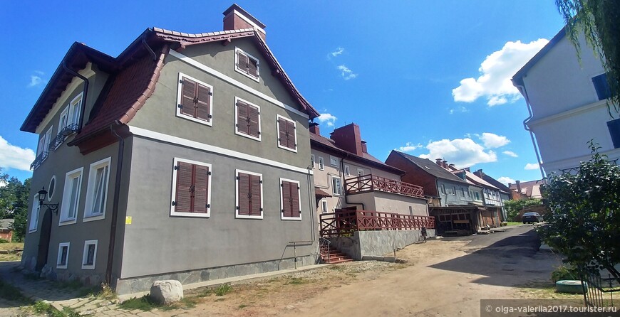 Поселок Железнодорожный. Отреставрированные дома постройки начала 20 века.