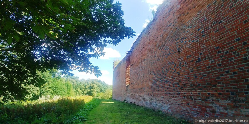Стена кирхи Гердауэна , которая была продолжением крепостной стены.