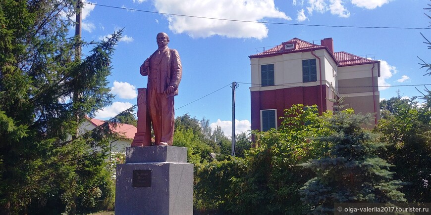 Памятник В. И. .Ленину в Железнодорожном.