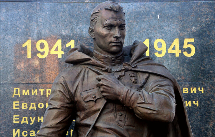 Памятник клинчанам — героям СССР